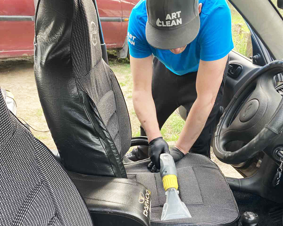 Особливості хімчистки салону автомобіля
